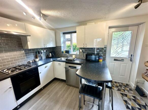 KITCHEN/BREAKFAST ROOM