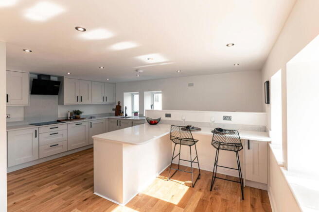 4 bed Town House for sale Image 5