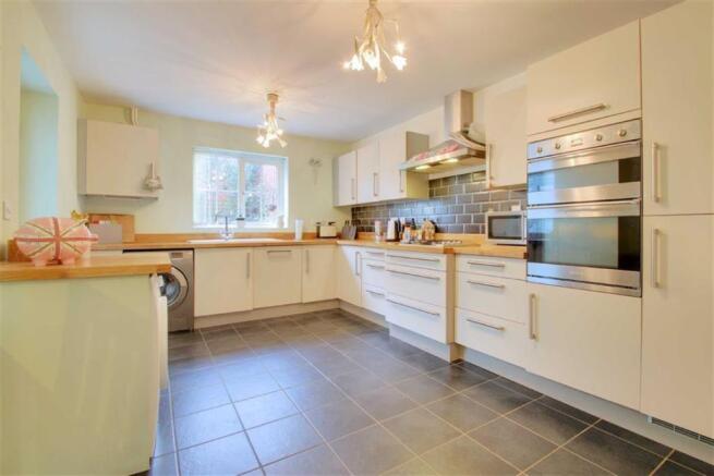 OPEN PLAN KITCHEN/BREAKFAST/DINING ROOM