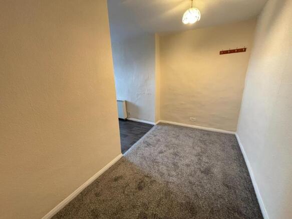 2 bed Apartment to rent Image 4