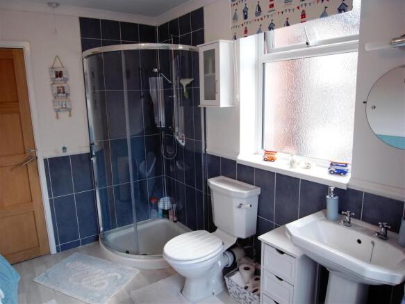 Bathroom 2.JPG