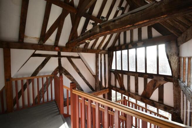 GALLERIED LANDING
