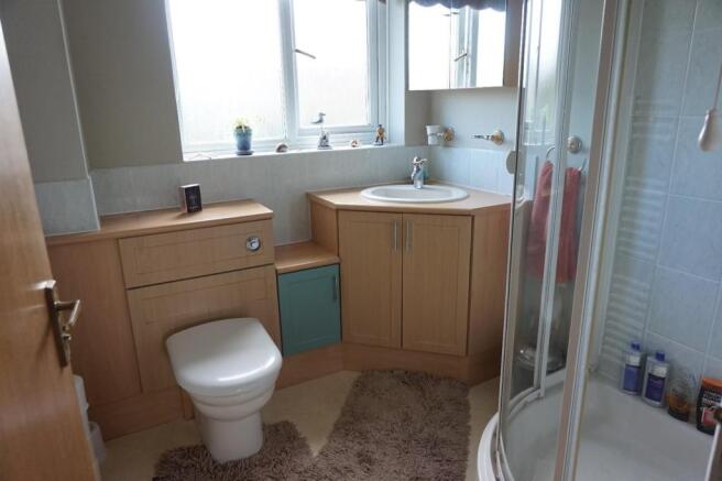 EN-SUITE SHOWER ROOM