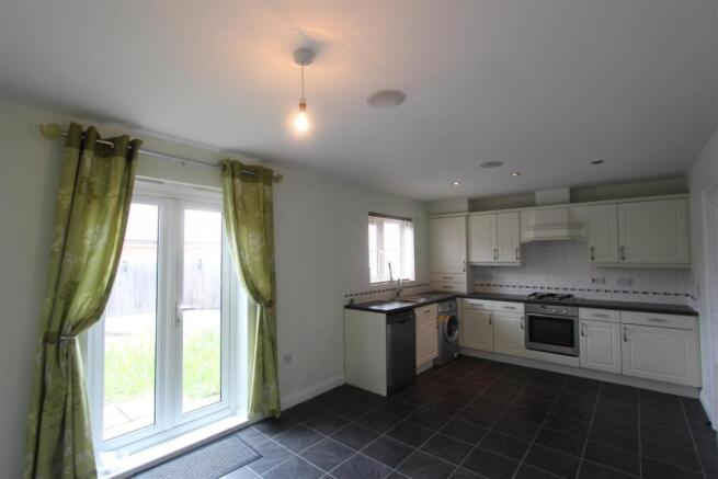 KITCHEN/DINING ROOM