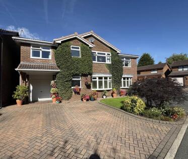 2 Pinewood, Chadderton, OL9 9TS
