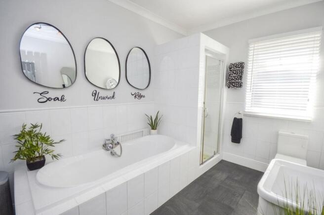 4 bed Semi-Detached for sale Image 11