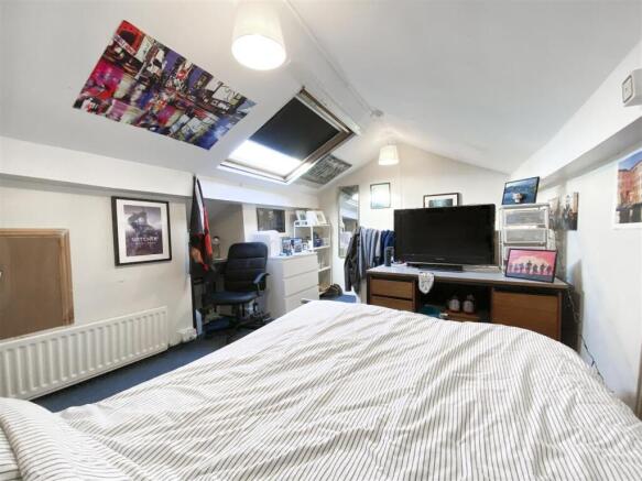 5 bed House to rent Image 4