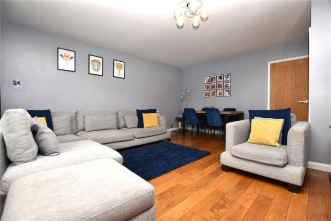 3 bed Town House for sale Image 11