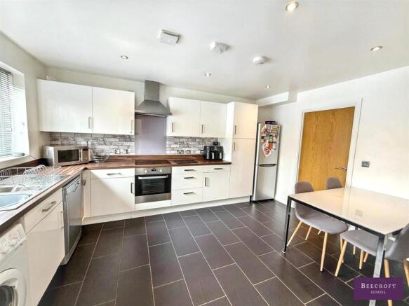 3 bed Semi-Detached for sale Image 7