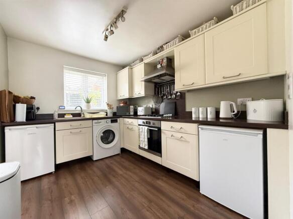 4 bed House for sale Image 6