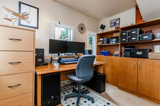 8295054-interior15.jpg