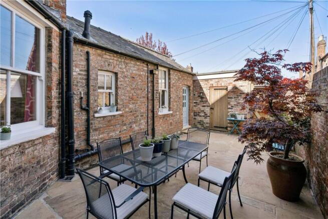 6 bed Terraced for sale Image 5