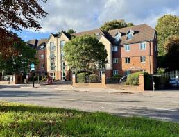 Flat 16, 10 Reynard Court, Foxley Lane, Purley CR8 3EN