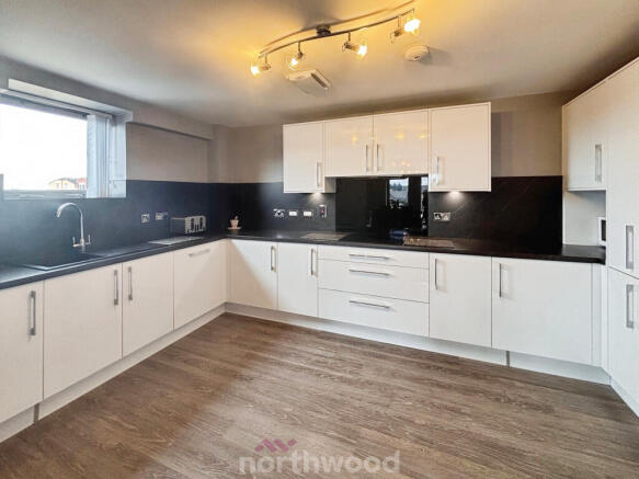 2 bed Flat to rent Image 5