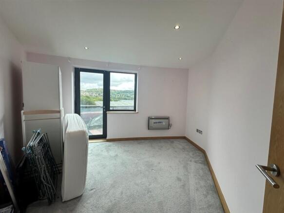 2 bed Flat for sale Image 6