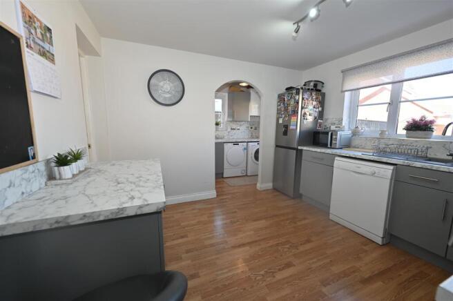4 bed Detached for sale Image 9