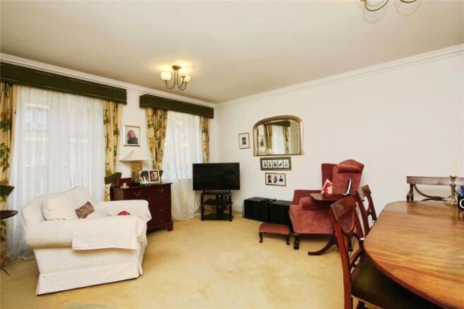 2 bed Flat for sale Image 4