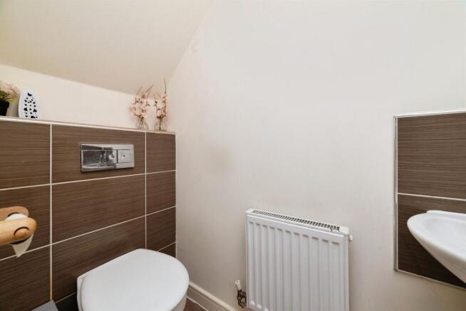 4 bed Detached for sale Image 7
