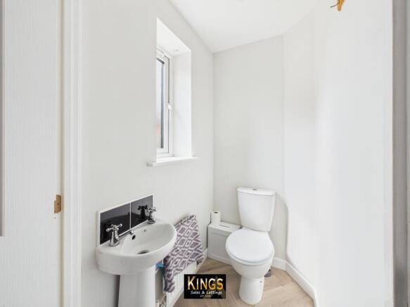 3 bed Semi-Detached for sale Image 6