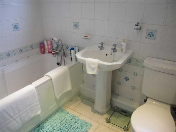 BATHROOM/WC