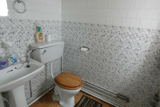 CLOAKROOM/UTILITY