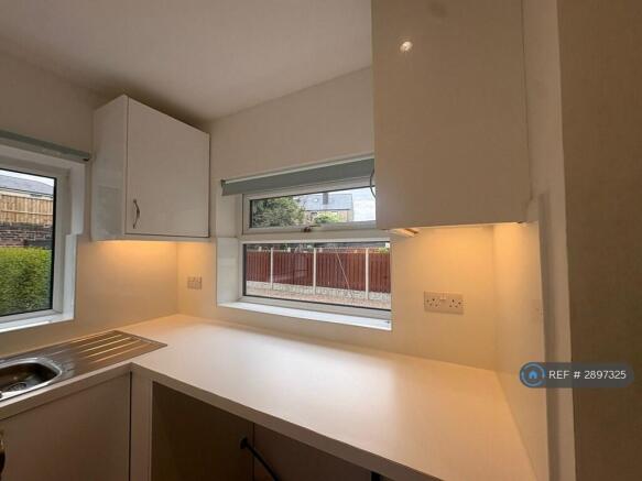 3 bed Terraced to rent Image 10