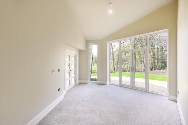 4 bed House for sale Image 9