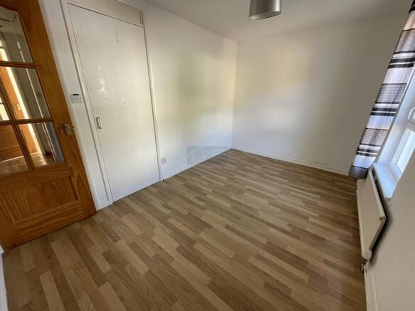 Bedroom 2b.JPG