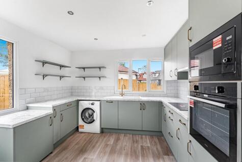 Avondale Avenue, Staines-upon-Thames, TW18