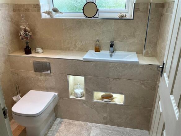 4 bed Detached for sale Image 6