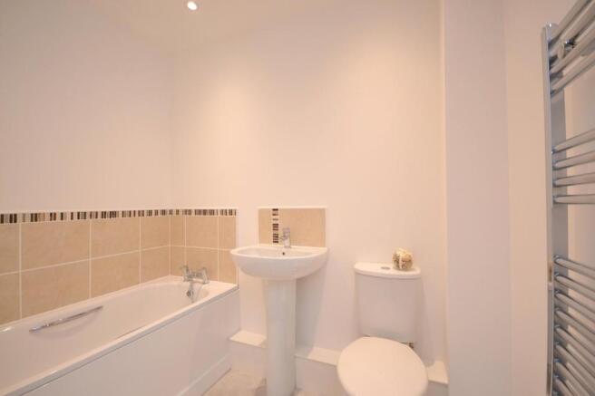 Bathroom (Apt 5)
