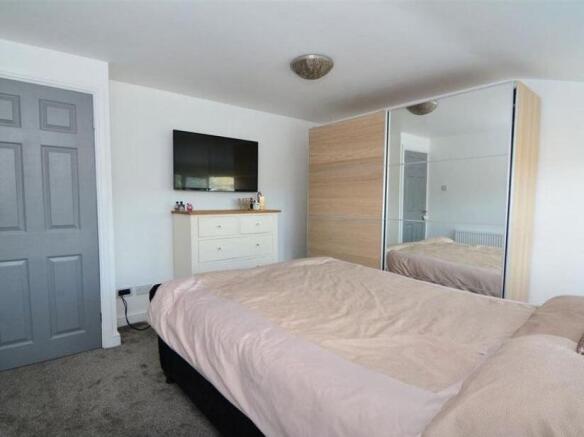 4 bed Semi-Detached for sale Image 4