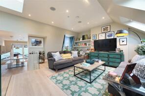 60a, Ormiston Grove, London W12 0JS