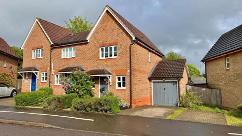 Leonardslee Crescent, Newbury, RG14 2FB