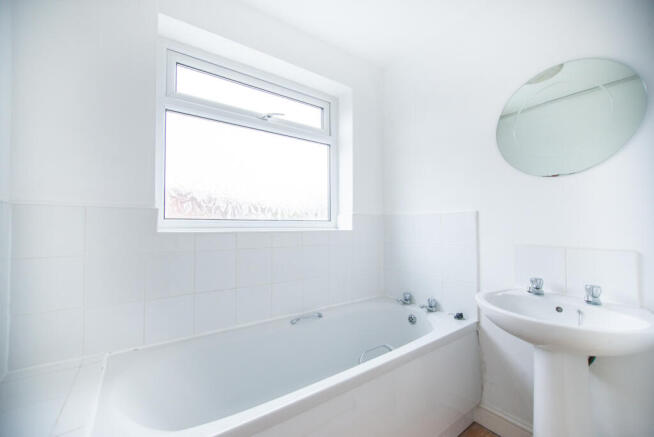 2 bed Terraced to rent Image 7