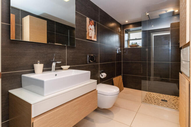 9 bed Detached for sale Image 10