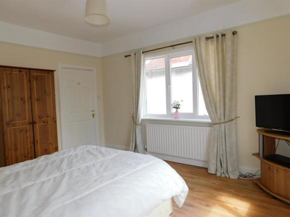Bedroom 1b