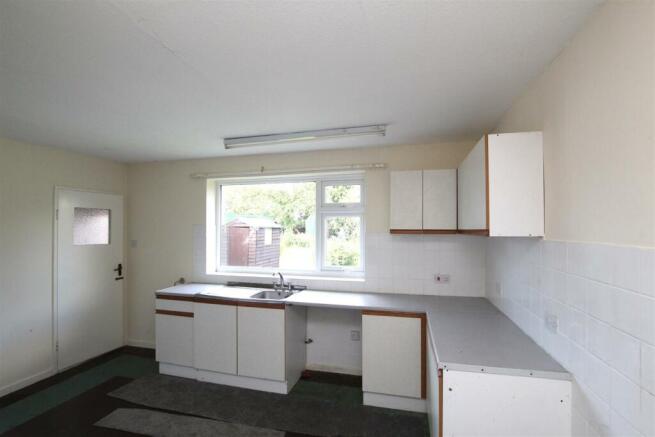 Kitchen - b.JPG