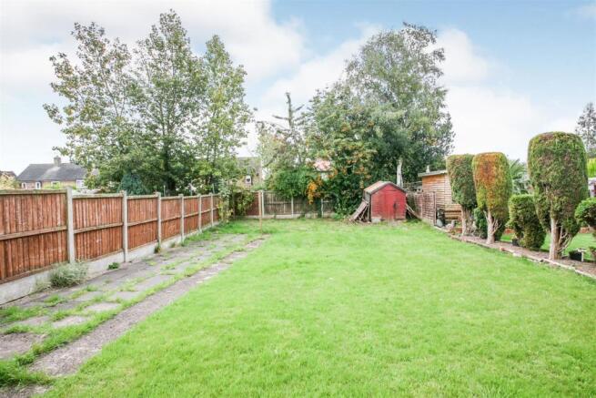 ENCLOSED REAR GARDEN