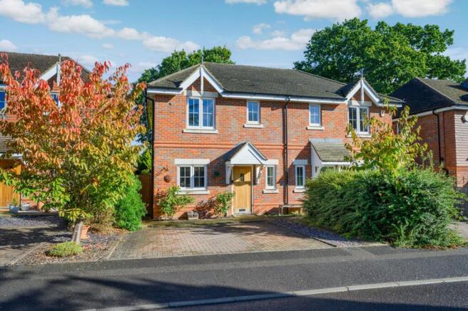 3-bed semi-detached on Farnesdown Drive, Wokingham, RG41, £500,000