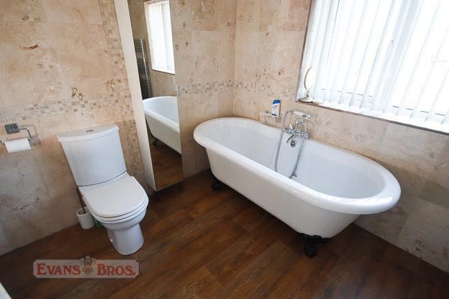 FAMILY BATHROOM
