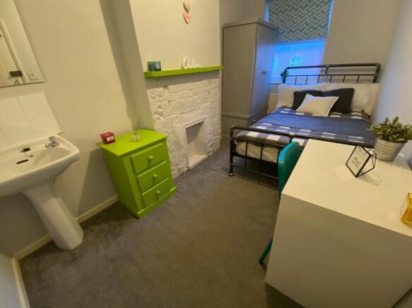 room 4 available