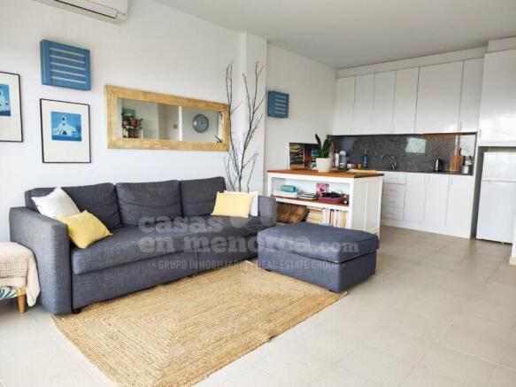 Apartment with sea views and private garden in Coves Noves