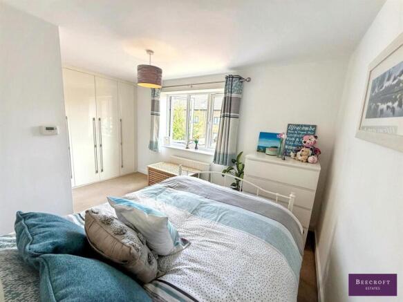 3 bed Town House for sale Image 11