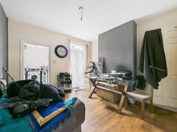 CAM02871G0-PR0690-STILL002