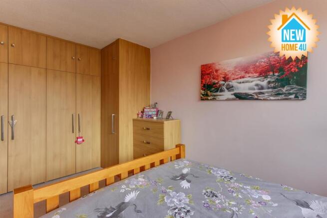 MAIN BEDROOM: