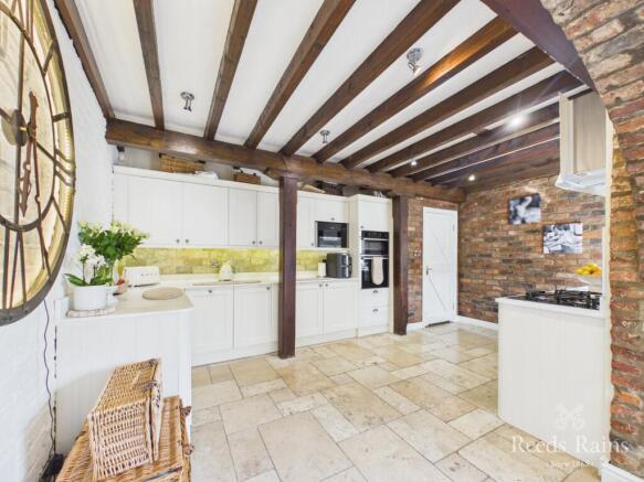 4 bed House for sale Image 12