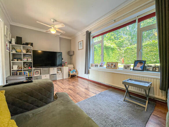 11 Rothesay Mead - Living room (3)