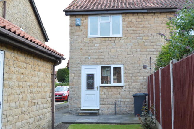 2 bed Semi-Detached to rent Image 9