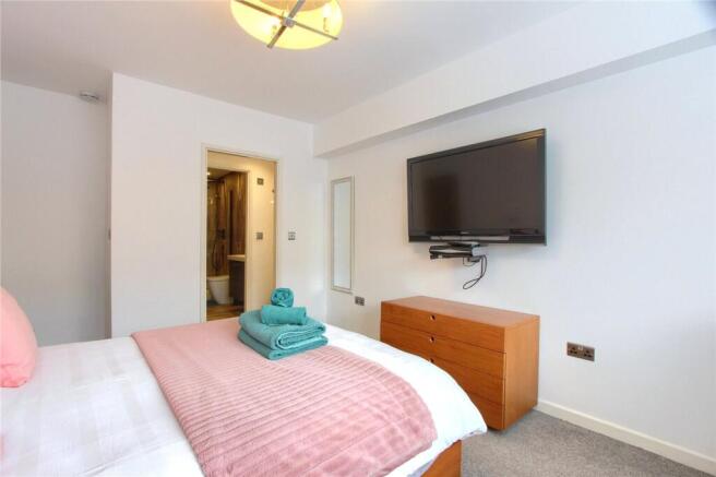 4 bed Apartment for sale Image 8